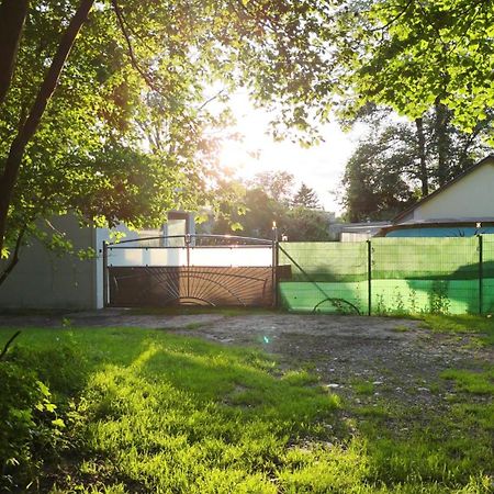 Erlebe Unseren Verein Im Geraeumigen Wohnwagen! Feldkirchen bei Graz Exterior photo